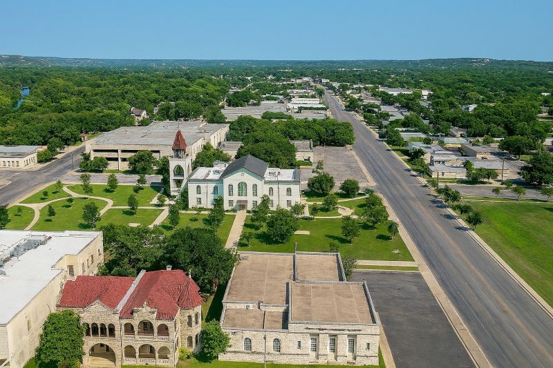 Hedge Installation in Jarrell, TX